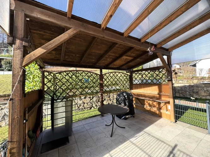 EG: überdachte Terrasse