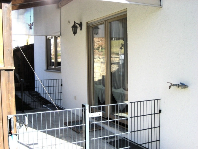 EG: überdachte Terrasse vom Wohn-/Esszimmer Nord-West