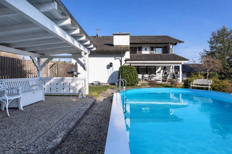 3-Garten mit Pool
