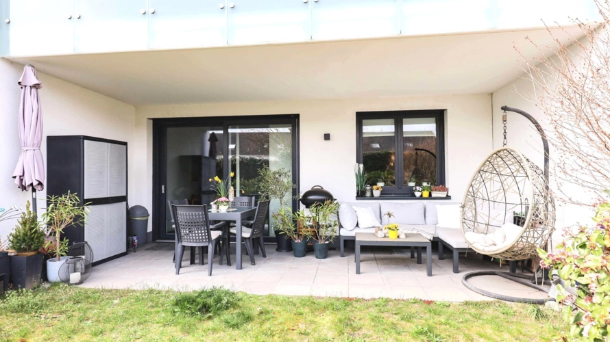 Terrassenbereich mit Gartenanteil