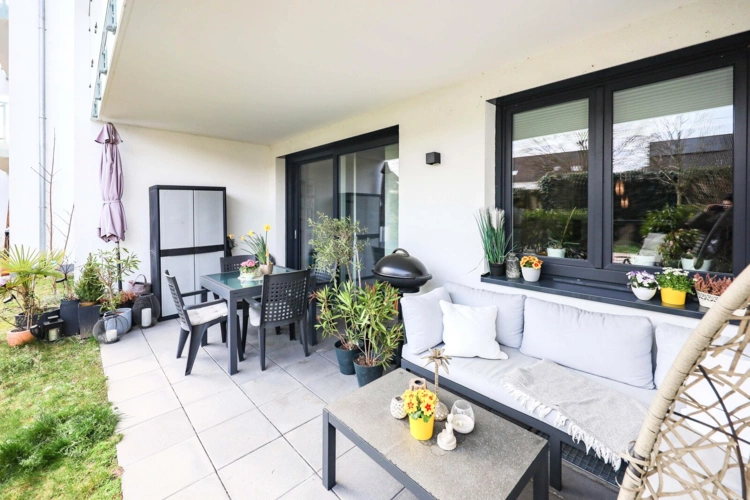 Terrassenbereich mit Gartenanteil