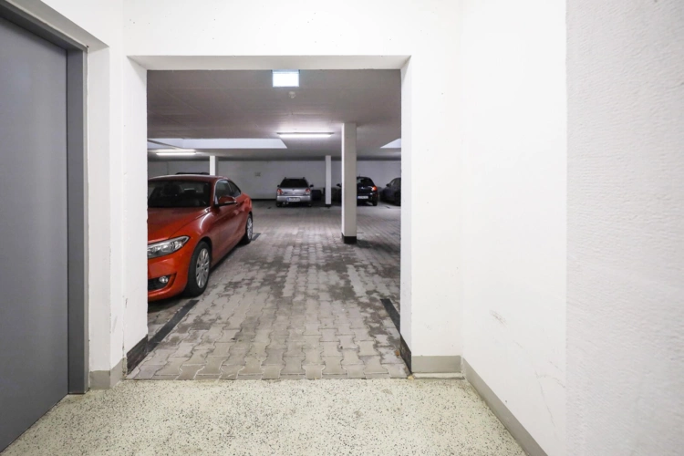 Gang in die Tiefgarage