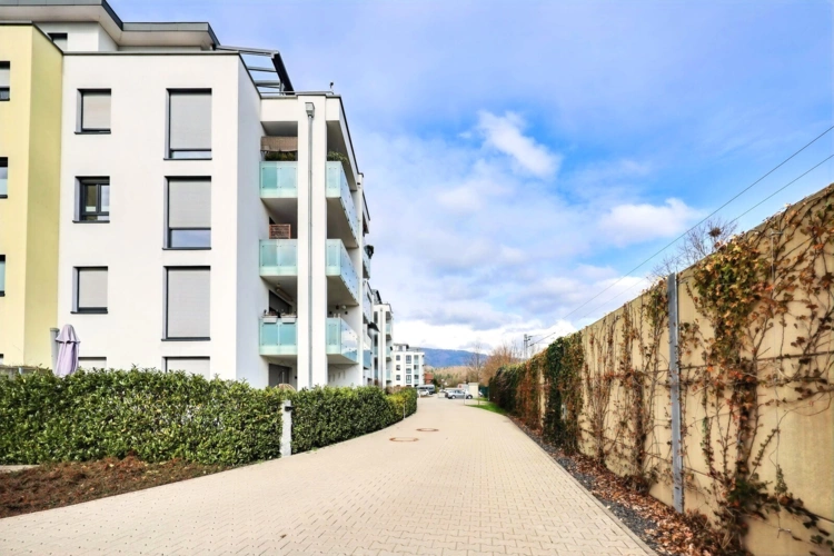 Zufahrt Außenstellplätze