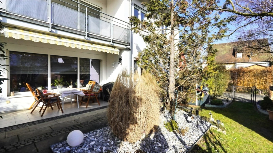 Terrasse mit Garten