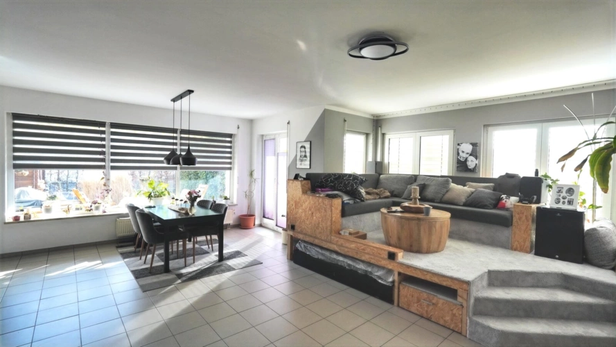 Wohnzimmer mit Zugang zur Terrasse