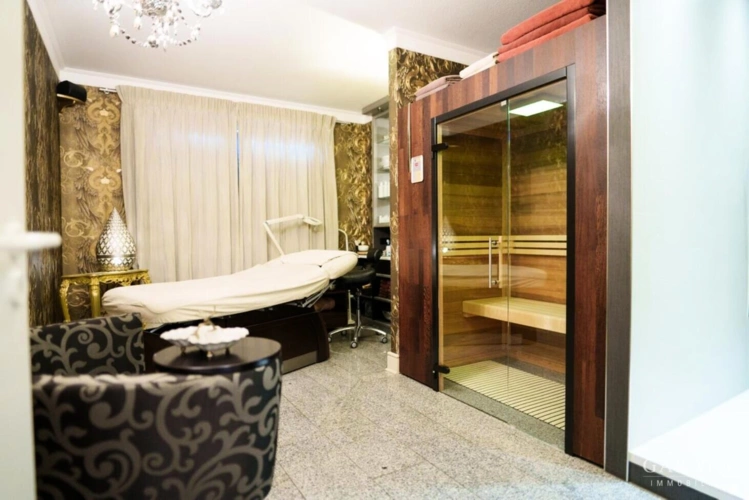 Wellnessbereich mit Infrarotsauna