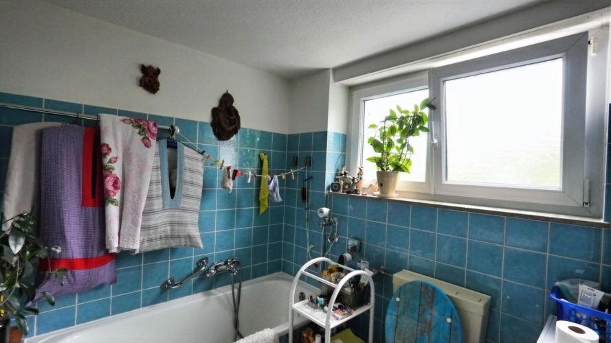 Tageslichtbad mit Wanne