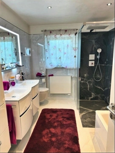 Modernes Badezimmer Erdgeschoss