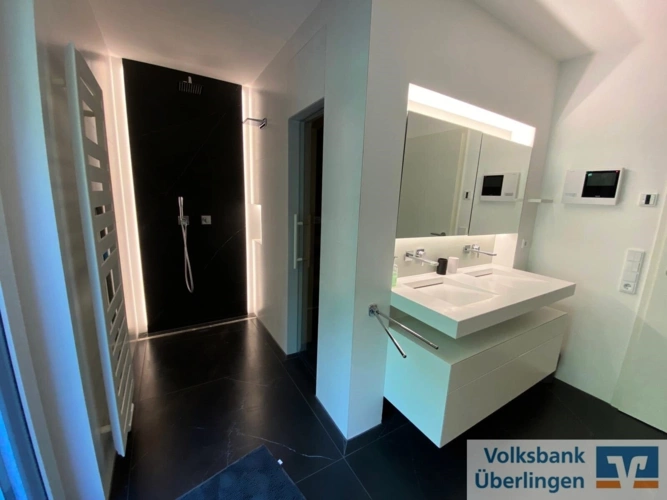 Badezimmer, Dusche, Sauna u. Doppelwaschtisch
