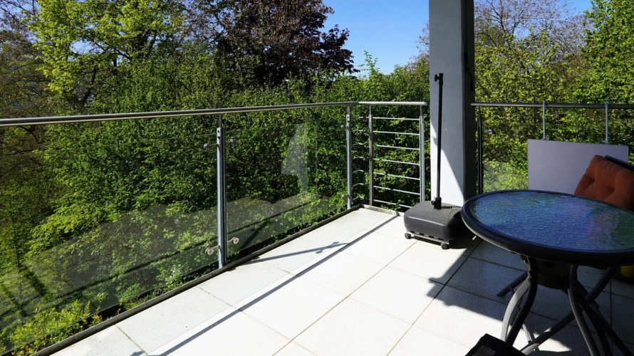 Geschützter Sonnen- und Aussichts-Balkon