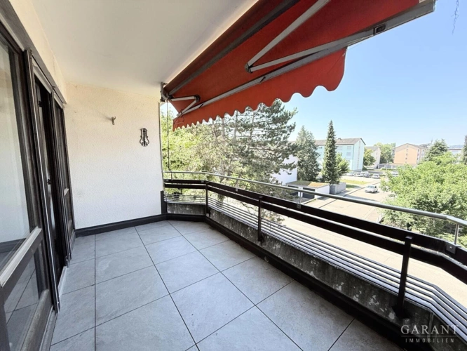 überdachter Balkon