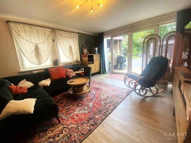 Blick z.B. in ein EG-Zimmer mit Terrassenaus...