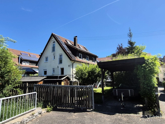 Hausansicht Carport Einfahrt 2