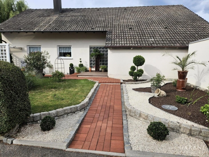 Straßenansicht