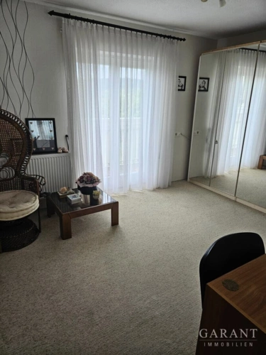 EG Zimmer mit Balkon
