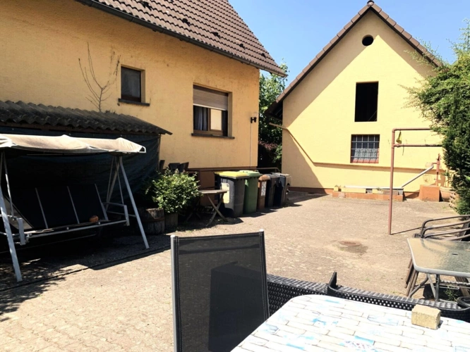 hinterm Haus