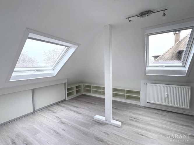 Zimmer mit Einbauschränken